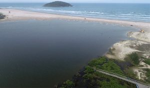 Leia mais sobre o artigo Ausência de órgãos ambientais impede homologação de acordo e ação sobre loteamento na Lagoa Ibiraquera vai a julgamento (08/03/2022)