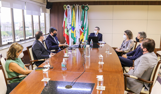 Você está visualizando atualmente Emagis e Escola da AGU renovam Acordo de Cooperação Técnica (30/03/2022)