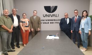 Leia mais sobre o artigo Diretor do Foro faz visita institucional à Univali (08/05/2025)