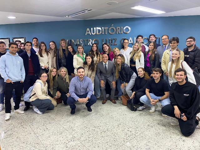 No momento, você está visualizando Estudantes da UniCesusc conhecem a Justiça Federal em Florianópolis (26/05/2025)