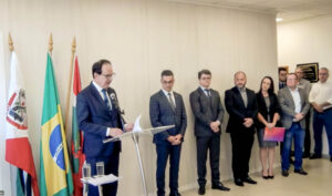 Leia mais sobre o artigo Solenidade celebra os 20 anos de presença da Justiça Federal em Mafra (SC) (09/05/2025)