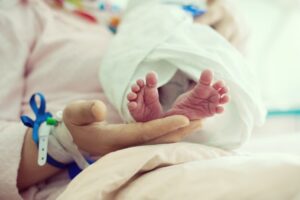 Leia mais sobre o artigo Segurada consegue prorrogação do salário-maternidade em virtude de internação do bebê após parto prematuro (29/05/2025)