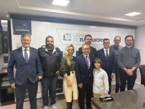 Leia mais sobre o artigo Desembargador Rogério Favreto recebe medalha da Câmara de Florianópolis (06/06/2025)