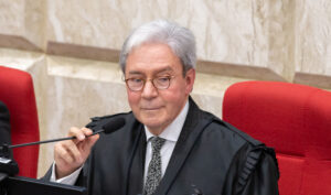 Leia mais sobre o artigo Desembargador João Batista Pinto Silveira assume a presidência do TRF4 (20/06/2025)