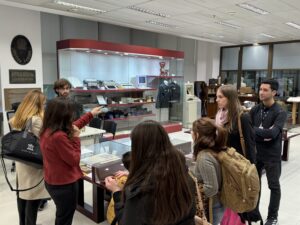 Leia mais sobre o artigo Alunos da UFPR visitam a sede da Justiça Federal em Curitiba (13/06/2025)