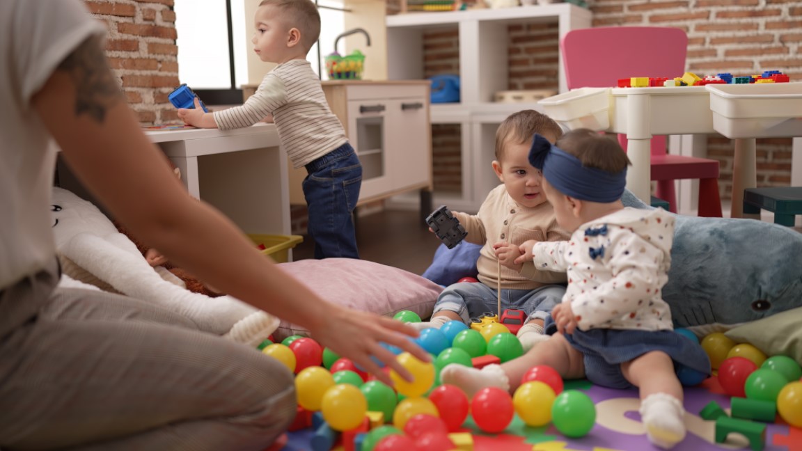 No momento, você está visualizando Aposentadoria de monitora de creche será revista pelo INSS para equiparação à atividade de professores (25/06/2025)
