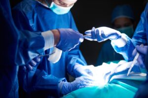 Leia mais sobre o artigo Hospital deve pagar danos morais e pensão a paciente vítima de erro médico (24/06/2025)