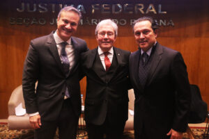 Leia mais sobre o artigo Nova Direção do Foro da Seção Judiciária do Paraná toma posse em Curitiba (07/07/2025)