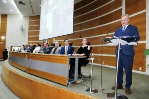 Leia mais sobre o artigo Direção do Foro da JFSC para 2025-2027 toma posse em Florianópolis (07/07/2025)