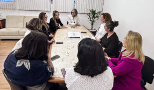 Leia mais sobre o artigo Desembargadora Ana Blasi conversa com professoras da UEL sobre projetos de defesa das mulheres (08/07/2025)