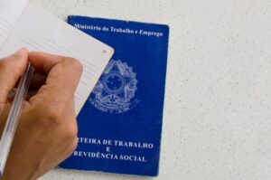 Leia mais sobre o artigo Caixa deverá pagar FGTS a trabalhadora demitida por não comprovar que ela optou por saque-aniversário (04/07/2025)