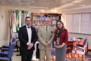 Leia mais sobre o artigo Presidente recebe representantes da Procuradoria Regional Federal da 4ª Região (22/07/2025)