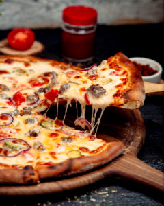 Leia mais sobre o artigo Homem é condenado a 5 anos de prisão por pagar pizza com dinheiro falso no Paraná (29/07/2025)
