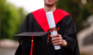 Leia mais sobre o artigo Homem é condenado por usar diploma falso para obter certificado profissional junto ao CRA/RS (31/07/2025)