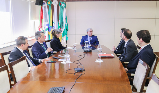 No momento, você está visualizando Presidente do TRF4 recebe presidente da OAB/SC para reunião sobre instalação de novas varas federais (15/09/2025)
