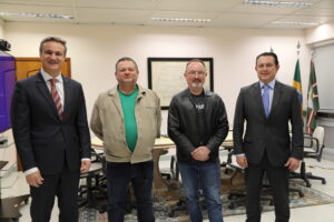 Leia mais sobre o artigo Direção do Foro da SJPR recebe visita de dirigentes do Sinjuspar (15/09/2025)