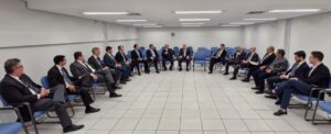 Leia mais sobre o artigo Subseção Judiciária de Londrina recebe visita do presidente do TRF4 e comitiva (10/10/2025)