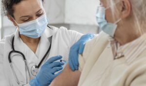 Leia mais sobre o artigo Médica que trabalhou no SUS durante a pandemia de Covid-19 tem direito a desconto no FIES (28/10/2025)