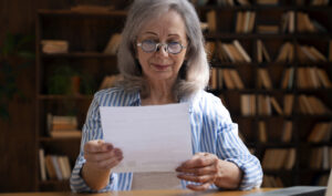 Leia mais sobre o artigo Aposentada consegue anulação de contrato de empréstimo consignado feito sem sua anuência (30/09/2025)