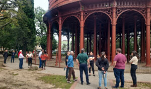 Leia mais sobre o artigo JF Pelotas promove acordo envolvendo projeto de requalificação e reforma do entorno da Praça Piratinino de Almeida (24/10/2025)