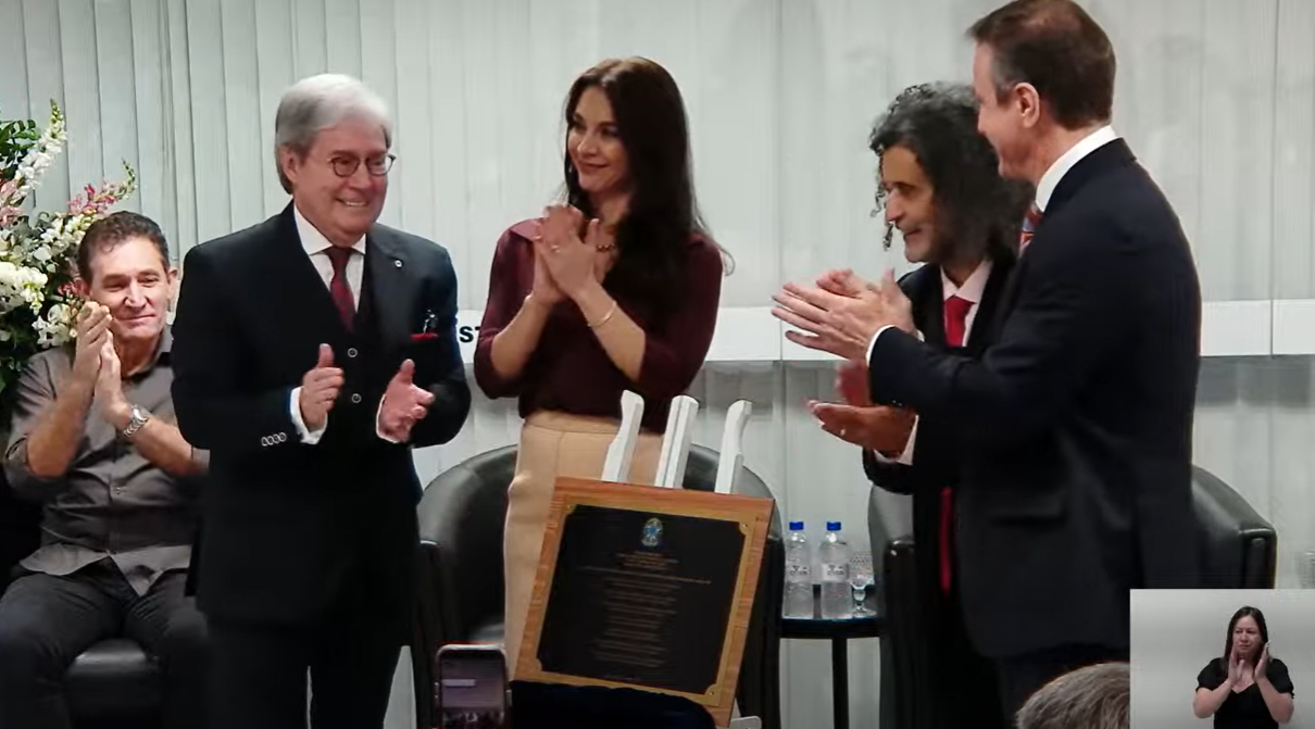 No momento, você está visualizando 20 anos da SJ de Apucarana tem homenagens a magistrados, servidores pioneiros e terceirizados (10/10/2025)