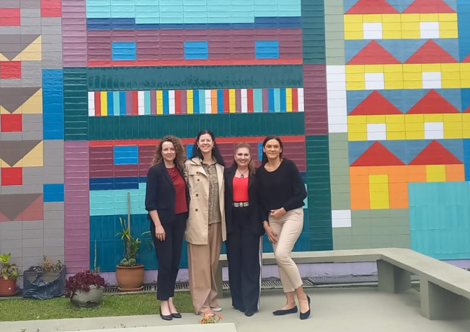 No momento, você está visualizando Justiça Federal do Paraná estreita laços com Casa da Mulher Brasileira em visita institucional (01/10/2025)