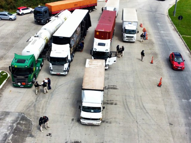 No momento, você está visualizando Empresa pagará R$ 150 mil de danos morais coletivos por excesso de peso na BR 101 em SC (03/11/2025)