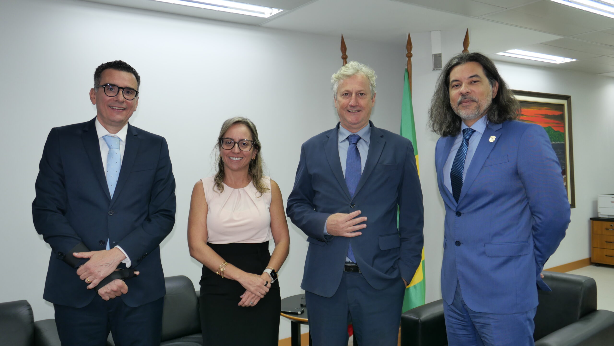 No momento, você está visualizando Diretor do Foro da JFSC recebe novo superintendente da Polícia Federal no estado (27/11/2025)