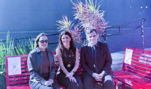 Leia mais sobre o artigo TRF4 doa bancos vermelhos para Delegacia Especializada no Atendimento à Mulher da Polícia Civil RS (27/11/2025)