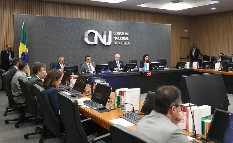 No momento, você está visualizando Tribunais destinarão recursos para apoiar municípios atingidos por tornado no Sul do país (11/11/2025)