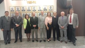 Leia mais sobre o artigo Juízes federais ganham homenagem com inauguração de galeria no TRE-PR (18/11/2025)