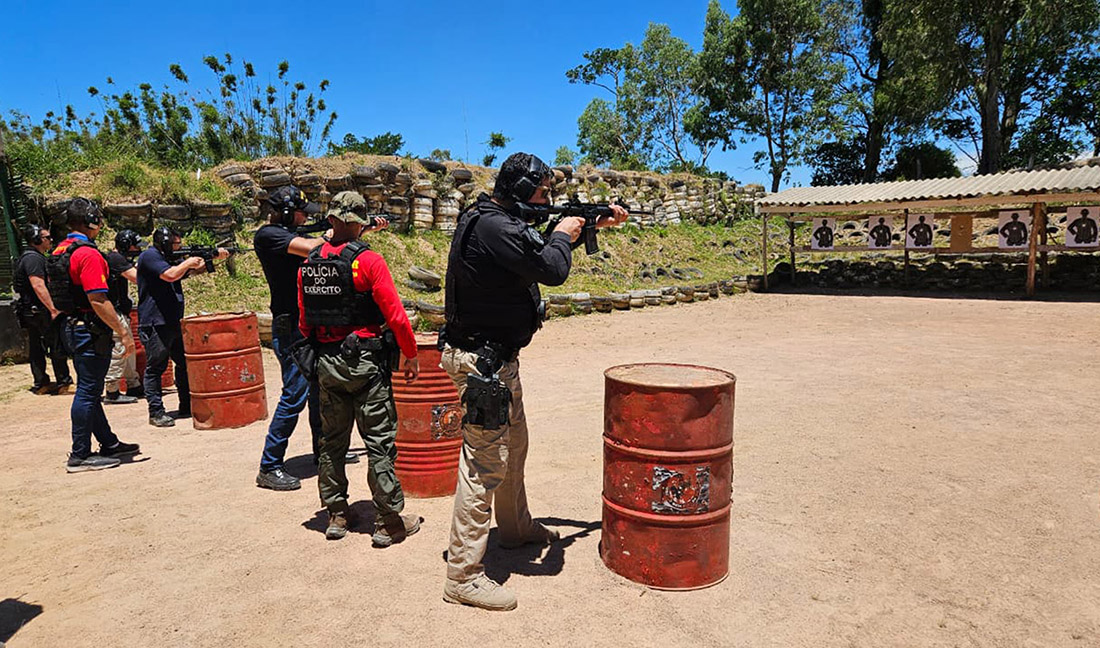 No momento, você está visualizando Integrantes do Grupo Especial de Segurança participam de Estágio de Segurança e Proteção de Autoridades para Militares (15/12/2025)