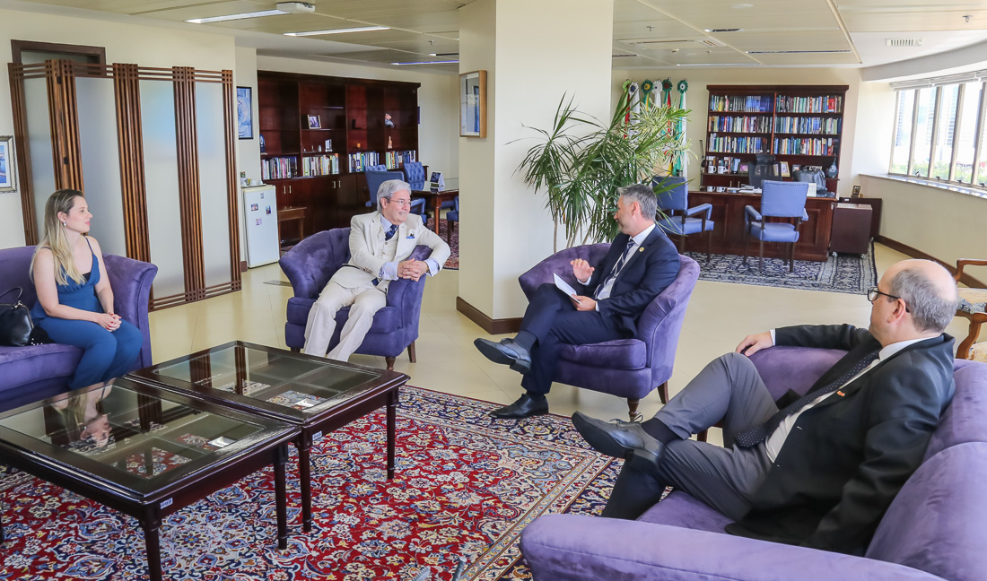 No momento, você está visualizando Presidente eleito da Ajuris visita o TRF4 (13/01/2026)