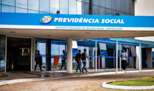 Leia mais sobre o artigo Pensão especial para órfãos em razão de feminicídio deve ser decidida por Vara Previdenciária (26/03/2026)