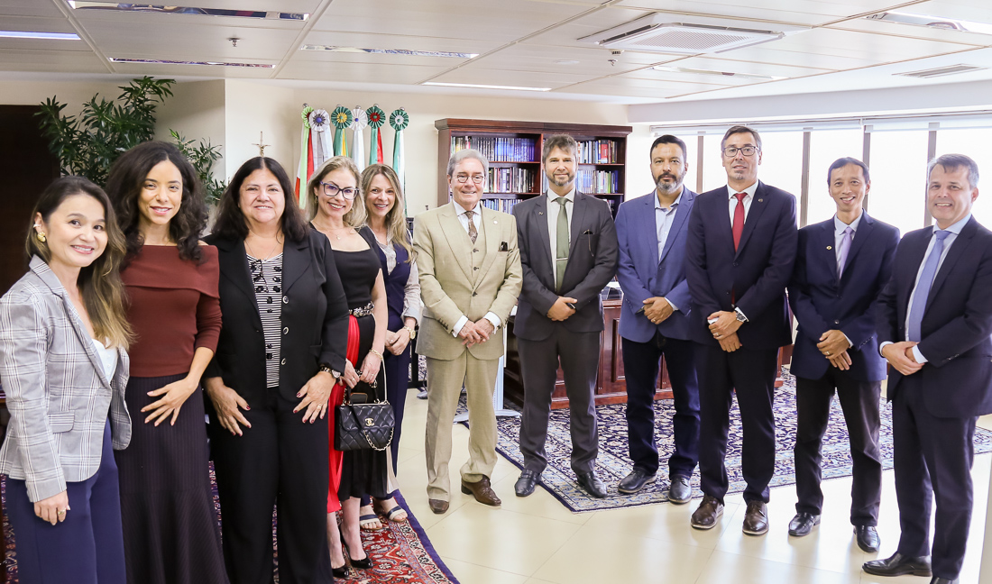 No momento, você está visualizando Presidente recebe representantes da PRF4/AGU e do DNIT (24/03/2026)