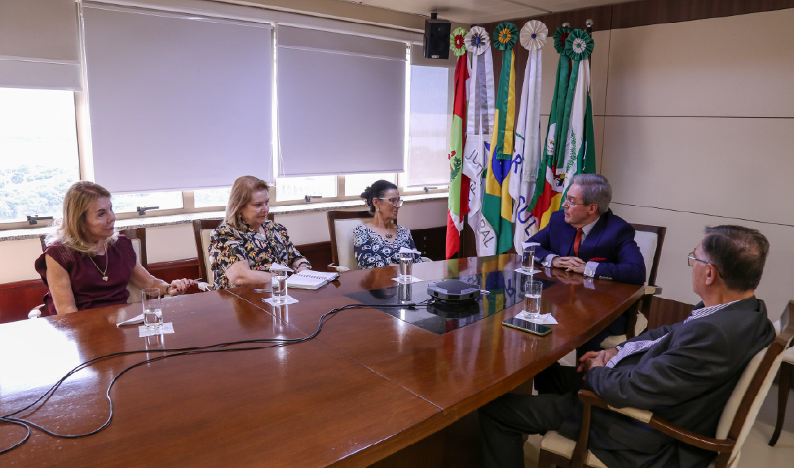 No momento, você está visualizando Presidente recebe desembargadores aposentados (23/03/2026)
