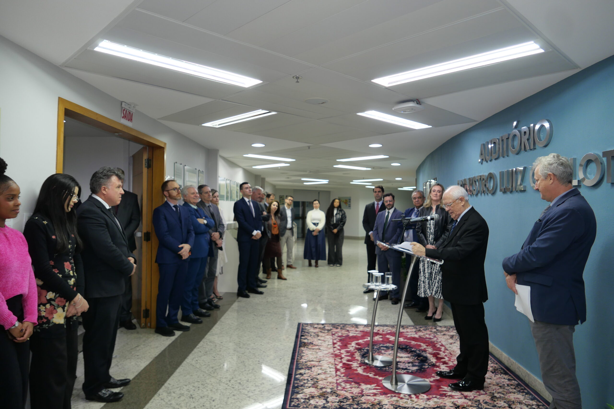No momento, você está visualizando Juiz Federal Alcides Vettorazzi recebe da JFSC homenagem pela aposentadoria (22/05/2026)