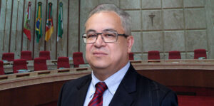 Leia mais sobre o artigo Desembargador federal Sebastião Ogê Muniz encerra carreira no TRF4 (01/06/2026)