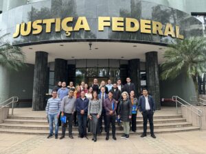 Leia mais sobre o artigo Alunos da Faculdade Estácio visitam a Justiça Federal em Curitiba (27/08/2026)