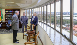 Leia mais sobre o artigo Ministro do STJ visita TRF4 e Parque Harmonia (24/08/2026)