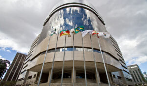 Leia mais sobre o artigo TRF4 suspende prazos processuais no PR nesta terça-feira (22/9) (22/09/2026)